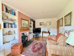 Lounge- click for photo gallery